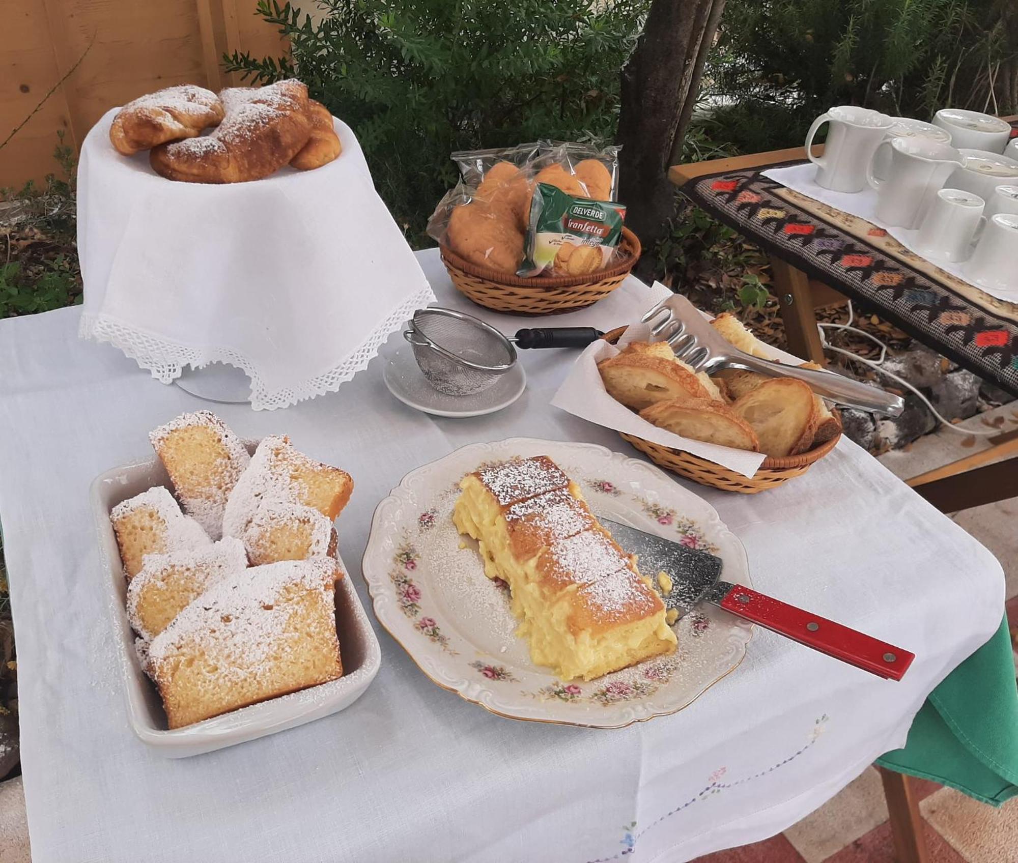 B&B Il Giardino Del Barone Pozzomaggiore Kültér fotó