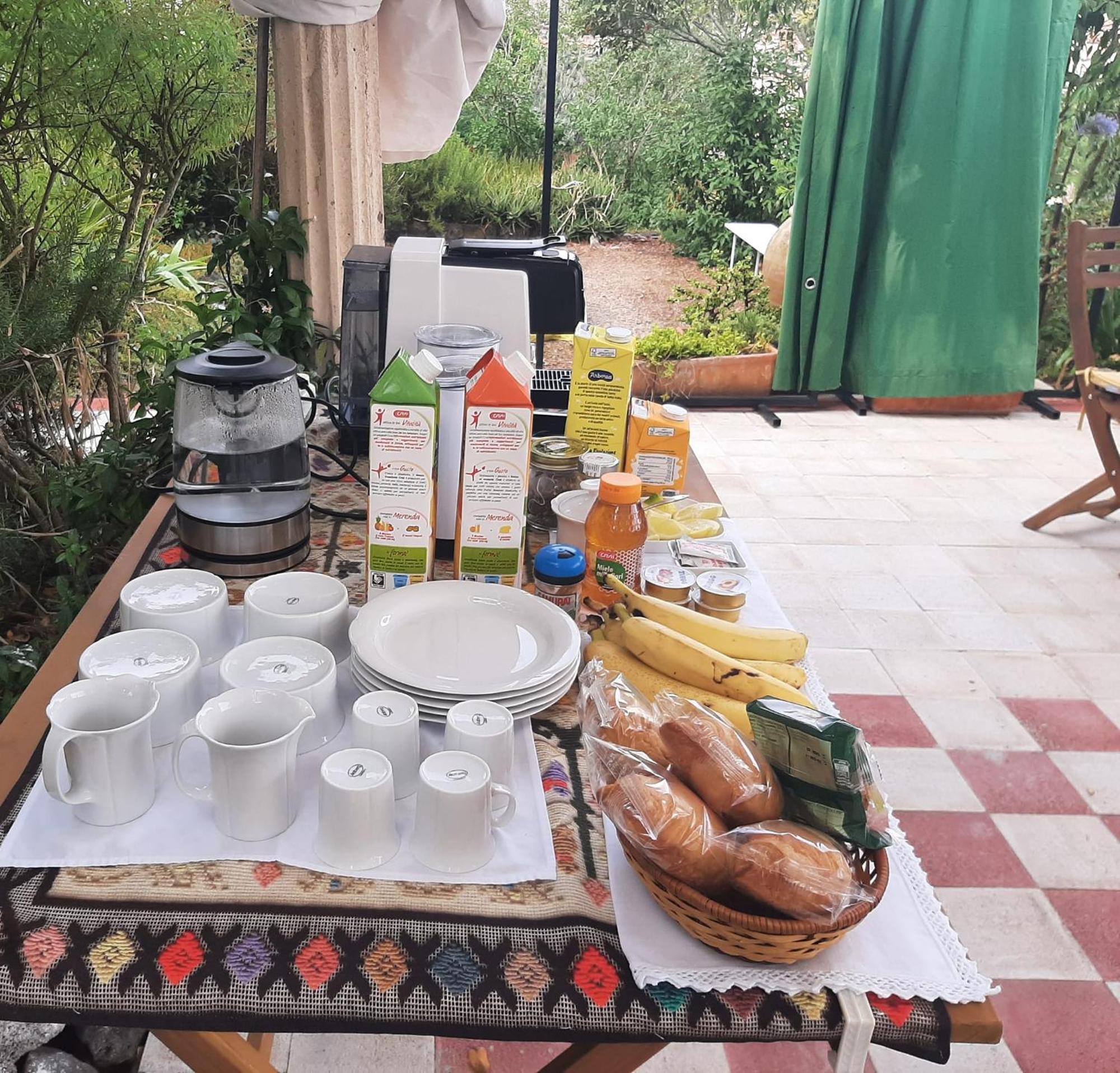 B&B Il Giardino Del Barone Pozzomaggiore Kültér fotó